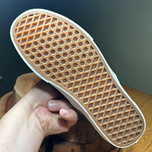 VANS Asher Perforated Leather Slip-On (Unisex - Men’s 7, Woman’s 8 1/2) - Picture 13 of 16